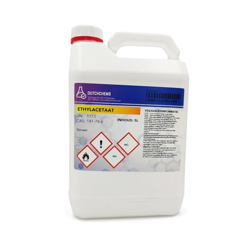 Witte 5 liter jerrycan met etikettering “Ethylacetaat UN 1173 CAS 141-78-6”, gevarensymbolen GHS02 (brandbaar) en GHS07 (irritatie/narcose)