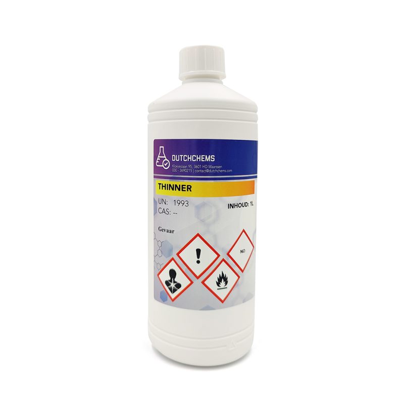 Eine weiße Plastikflasche mit Etikett und der Aufschrift „Verdünner“