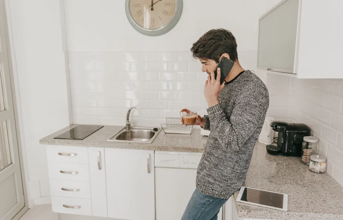 Verstopftes Waschbecken? So reinigen Sie Ihren Küchenabfluss selbst.