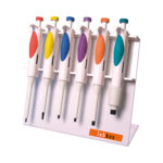Mehrfarbiges Laborpipetten-Display für wissenschaftliche Forschung und Laborgeräte.