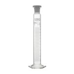 Klarer 250-ml-Labormesszylinder für präzise Messungen.
