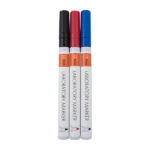 Labormarker-Set mit schwarzen, roten und blauen Markern für Laborzwecke und wissenschaftliches Schreiben.