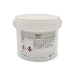 Eimer mit 800 Gramm Borax, versehen mit Warnhinweisen und Sicherheitsinformationen.