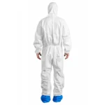 Weißer PROTEC Classic Schutzanzug mit Kapuze, getragen von Herren mit blauen Überschuhen