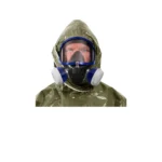Nahaufnahme einer Person mit Gasmaske und Kapuze des Schutzanzugs ProChem I CLF.